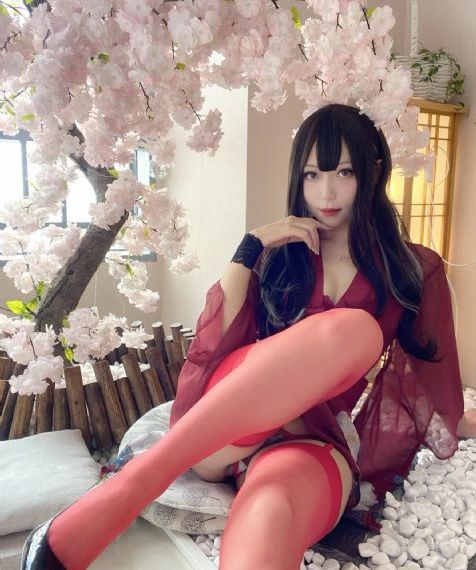 年轻的保姆5完整版中字_十万网红美女美酱